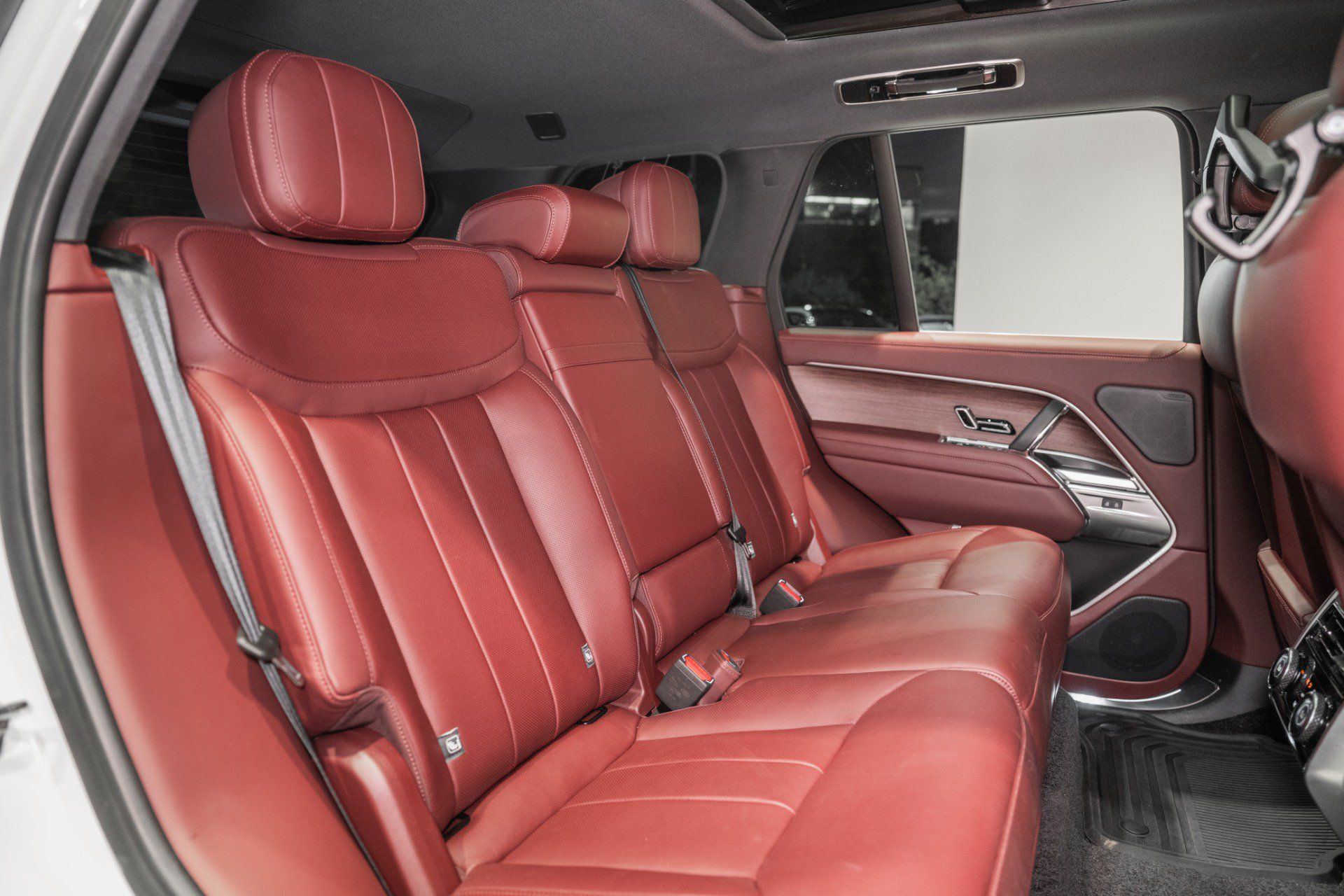 Used 2025 Land Rover Range Rover SE AWD/4WD image 24
