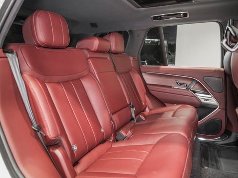 Used 2025 Land Rover Range Rover SE AWD/4WD image 24