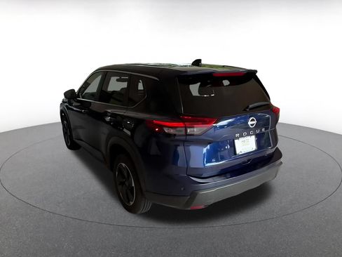 Used 2025 Nissan Rogue SV FWD image 11