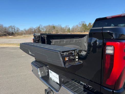 Used 2024 GMC Sierra 3500 SLT image 9