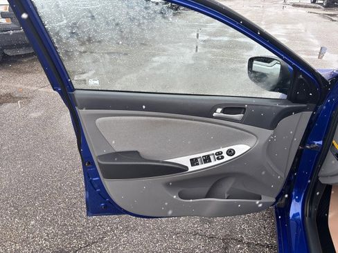 Used 2013 Hyundai Accent GLS image 9