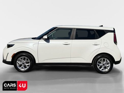 Used 2025 Kia Soul LX w/ LX Technology Package FWD image 4