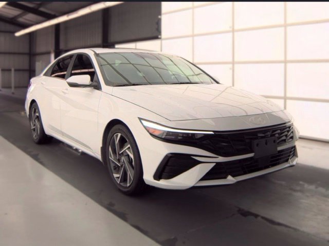 Used 2025 Hyundai Elantra Limited FWD image 4