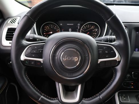 Used 2018 Jeep Compass Latitude w/ Popular Equipment Group FWD image 32