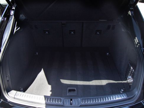 Certified 2023 Porsche Macan AWD/4WD image 24