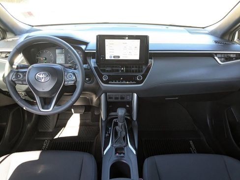 Used 2023 Toyota Crown Limited image 11