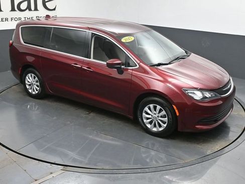 Used 2017 Chrysler Pacifica Touring w/ Tire & Wheel Group image 47