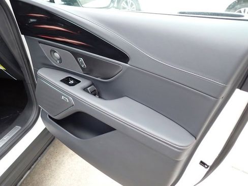 New 2026 Lincoln Nautilus Reserve image 13