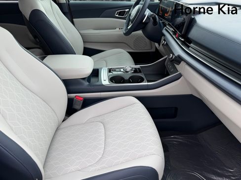 New 2026 Kia Carnival EX FWD image 10