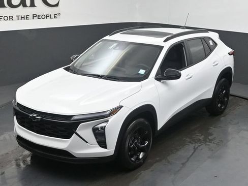 New 2026 Chevrolet Trax LT w/ Sunroof Package FWD image 23