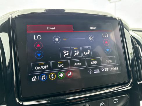 Used 2020 Chevrolet Traverse LT FWD image 15
