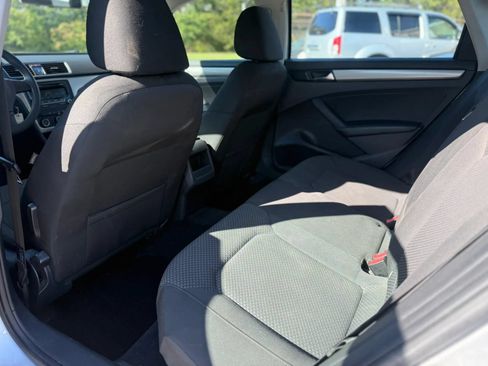 Used 2013 Volkswagen Passat 2.5 S FWD image 12