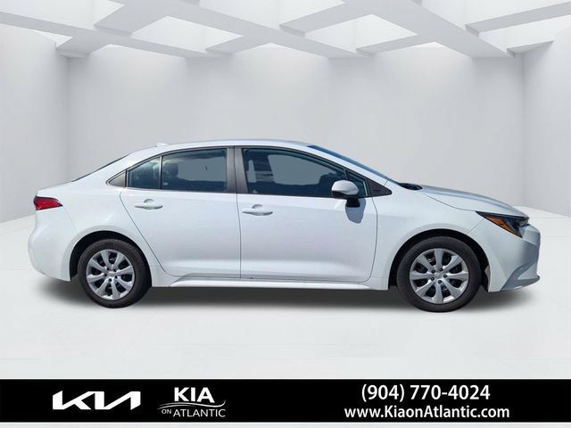 Used 2024 Toyota Corolla LE FWD image 2