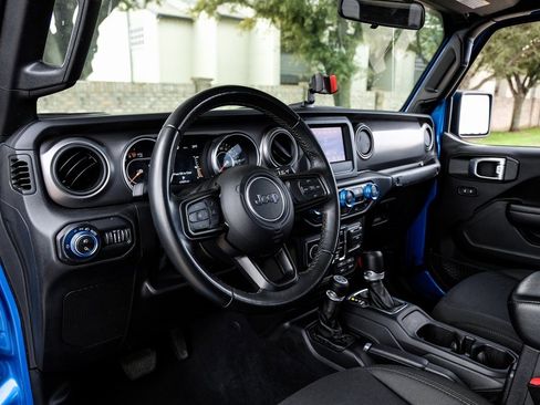 Used 2021 Jeep Gladiator Willys image 25