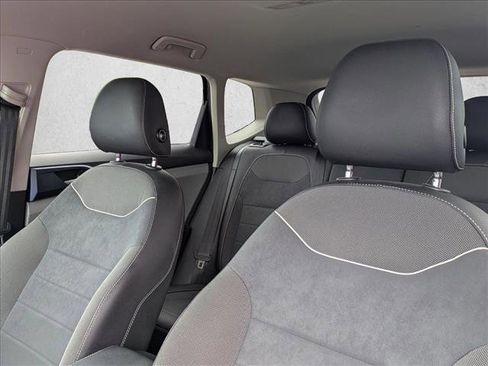 Used 2024 Volkswagen Taos SE image 13