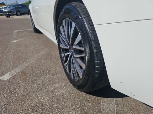 Used 2025 Nissan Altima 2.5 SV FWD image 34