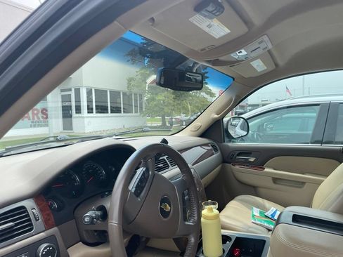 Used 2014 Chevrolet Tahoe LT w/ Luxury Package AWD/4WD image 15