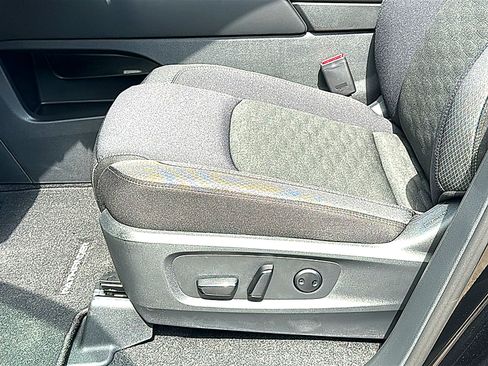 New 2026 Nissan Pathfinder SV image 12