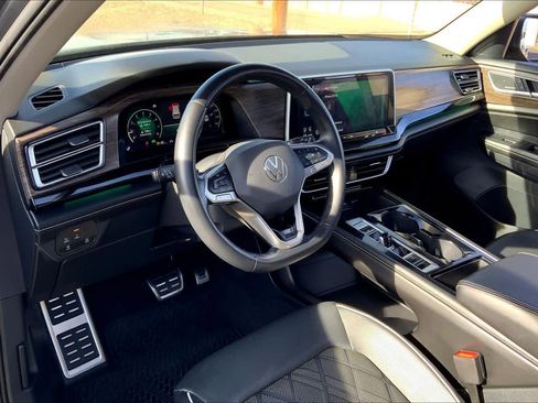 Used 2024 Volkswagen Atlas SEL Premium R-Line image 17