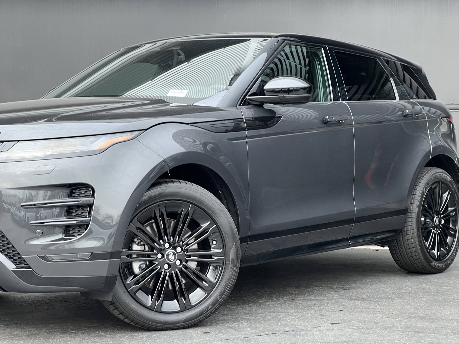 New 2025 Land Rover Range Rover Evoque Dynamic SE AWD/4WD image 2