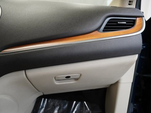 Used 2016 Lincoln MKC Reserve image 36