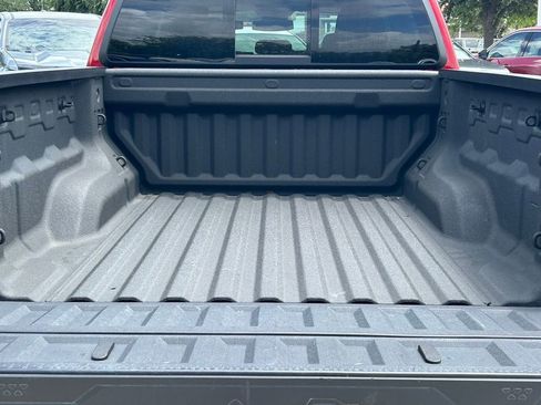 Used 2025 Chevrolet Colorado LT RWD image 12