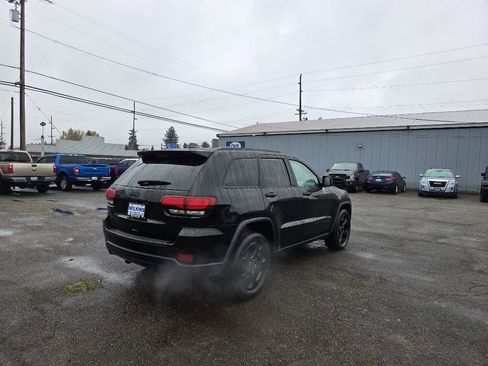 Used 2018 Jeep Grand Cherokee Laredo image 5