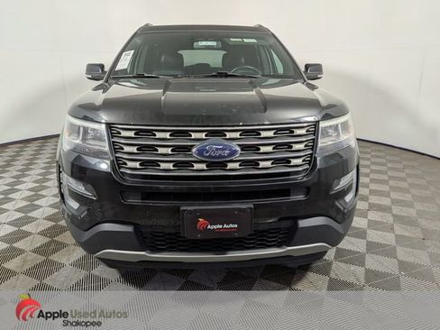 Used 2016 Ford Explorer XLT w/ Equipment Group 202A AWD/4WD image 2