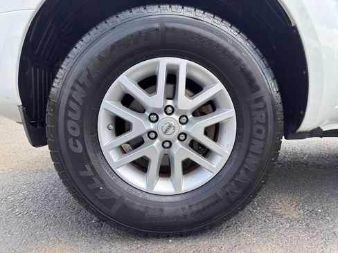 Used 2015 Nissan Frontier SV AWD/4WD image 12