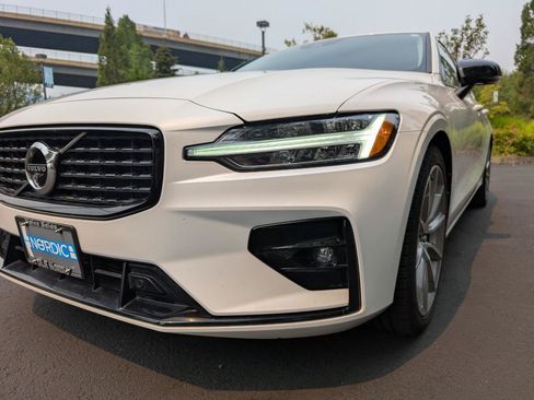 Used 2021 Volvo S60 T5 Momentum w/ Advanced Package AWD/4WD image 24