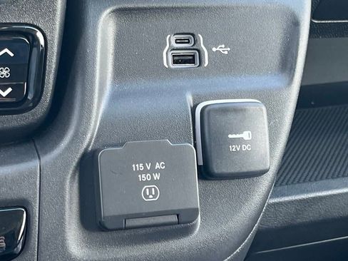 New 2025 RAM ProMaster 2500 w/ Quick Order Package 22G SLT image 12