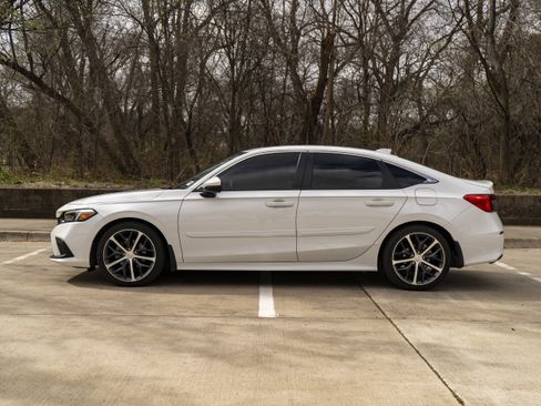 Used 2023 Honda Civic Touring image 6