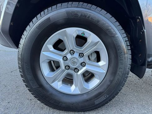 Used 2017 Toyota 4Runner SR5 Premium image 18