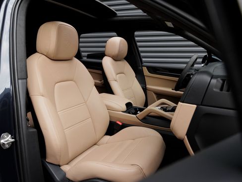 Used 2026 Porsche Cayenne GTS image 35