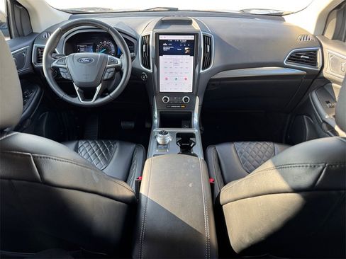 Used 2024 Ford Edge Titanium image 10