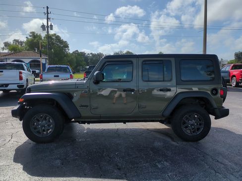 Used 2025 Jeep Wrangler Sport image 7