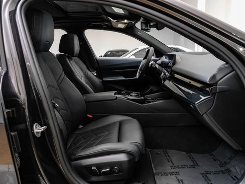 Used 2024 BMW 530i xDrive image 37