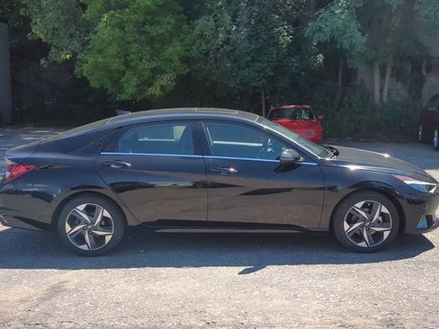 Certified 2023 Hyundai Elantra Limited FWD image 2