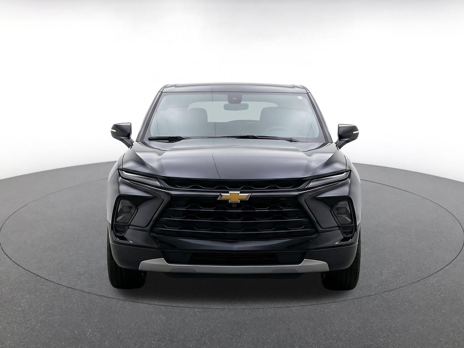 Used 2025 Chevrolet Blazer LT FWD image 2