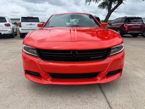Used 2019 Dodge Charger SXT w/ Plus Group RWD image 2
