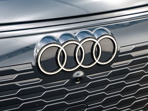 Used 2025 Audi Q6 e-tron Premium Plus w/ Premium Plus image 14