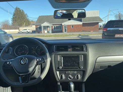 Used 2016 Volkswagen Jetta SE image 14