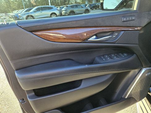 Used 2019 Cadillac Escalade Luxury image 15