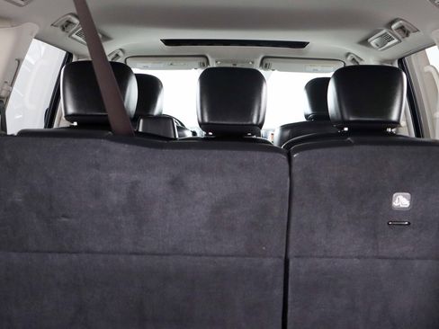 Used 2024 Nissan Armada SL image 32