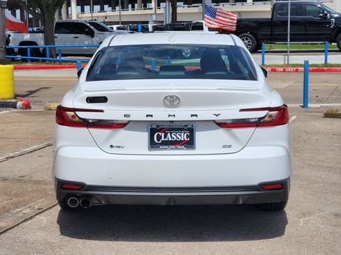 Used 2025 Toyota Camry SE FWD image 6