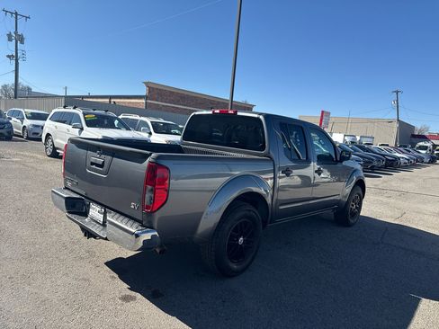 Used 2018 Nissan Frontier SV image 6