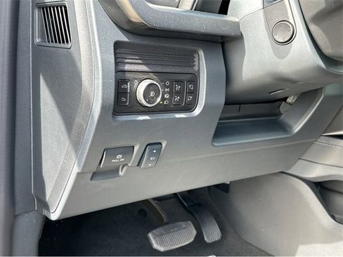 New 2025 Ford F250 Platinum image 35