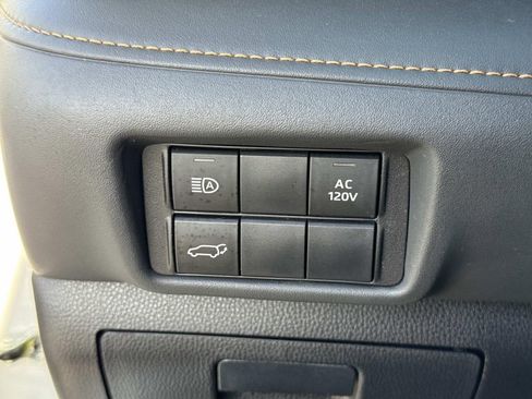 Used 2023 Toyota Highlander Bronze Edition image 48