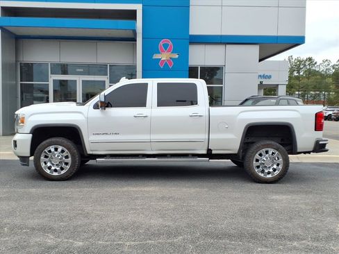 Used 2018 GMC Sierra 2500 Denali w/ Duramax Plus Package image 2