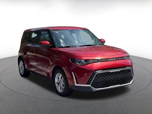 Used 2025 Kia Soul LX w/ LX Technology Package FWD image 2